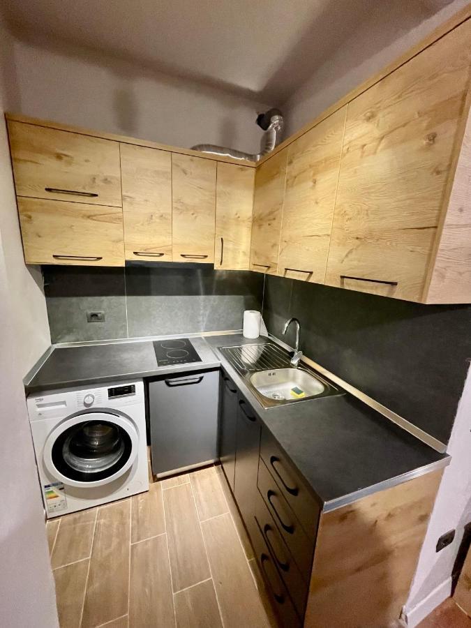 Keon Superb Studio Apartament تيرانا المظهر الخارجي الصورة
