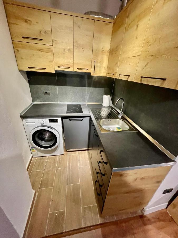 Keon Superb Studio Apartament تيرانا المظهر الخارجي الصورة